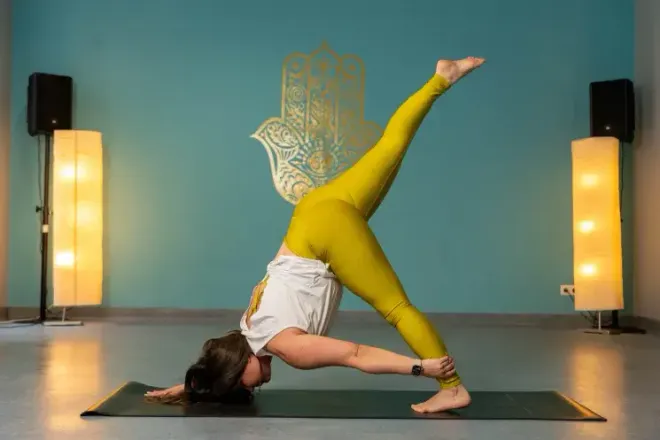 Soulful Vinyasa Power Flow (ENG- Level 2)